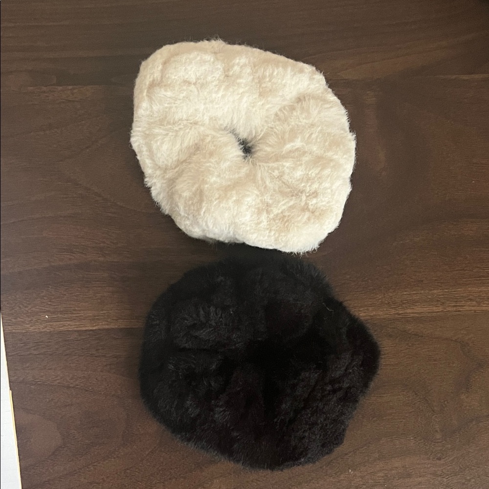 Faux Fur Hair Scrunchies Set - Cream & Black